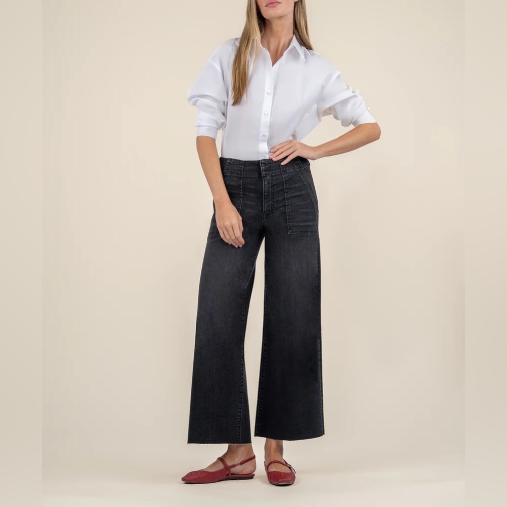 Meg High Rise Wide Leg size 6/specialist w/black base wash
